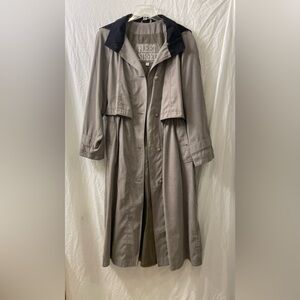 Ladies FLEET STREET Trench Coat. Size 10.